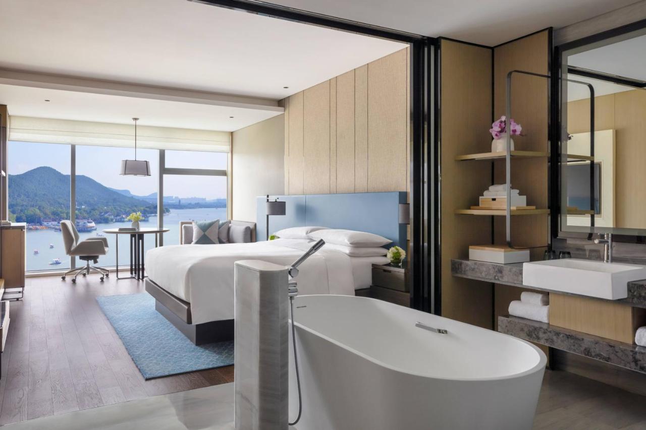 Xuzhou Marriott Hotel Lakeview Exterior photo